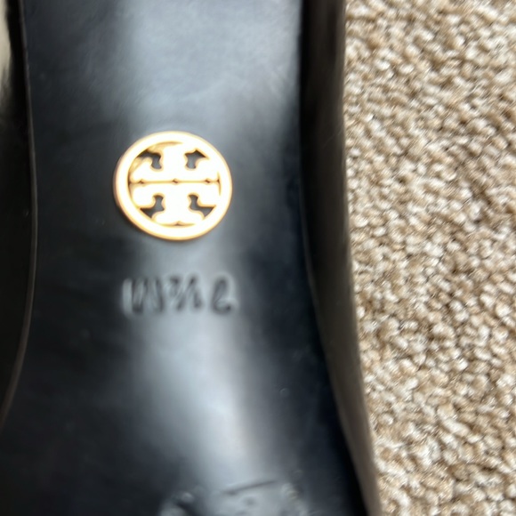 Tory Burch black leather with chocolate brown accent pumps. - Picture 7 of 8